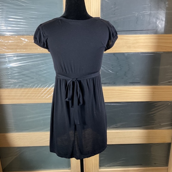 Black Shirt With Attached Belt/Tie Mid Waist/Flowing Sweep On Bottom/Scoop Neck - Picture 4 of 9